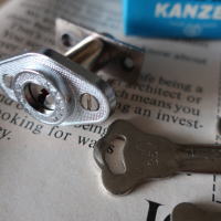 引き戸用ロック