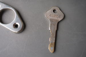 昔懐かしの引き戸鍵