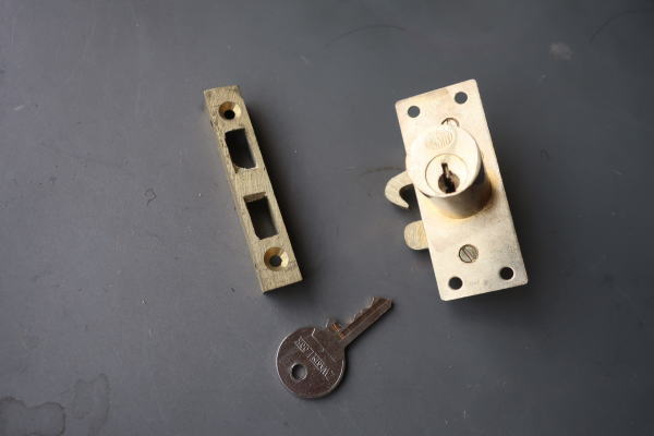 おしゃれなレトロ鎌錠