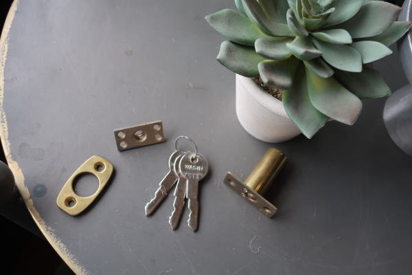 引き戸用のキー付鍵の販売