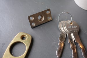 引き戸用のキー付鍵の販売