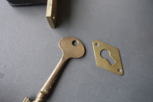 家具やキャビネットに使いたいオシャレキー