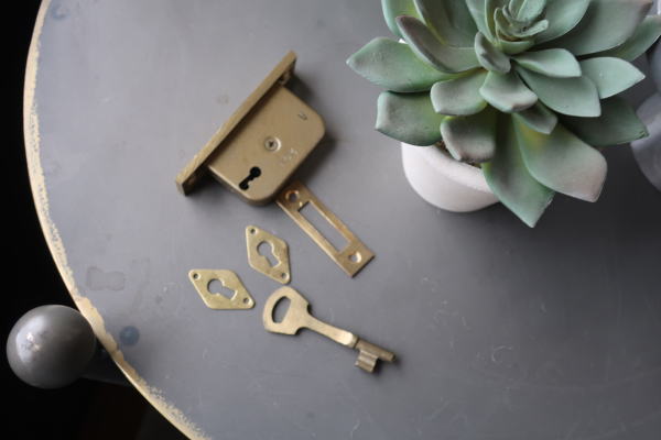 オシャレな昭和の鍵販売