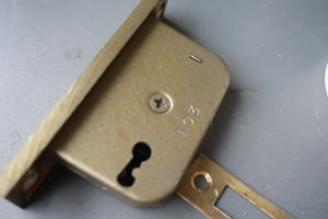 昭和レトロの金物を使う