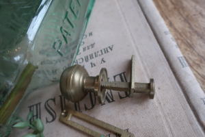 家具扉の簡易ラッチ