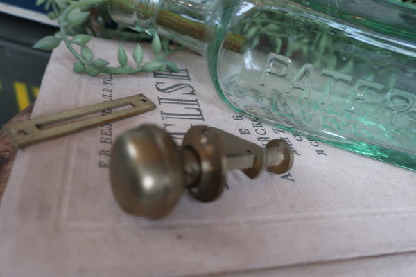 家具扉の簡易ラッチ