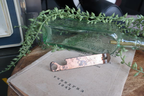 カフェインテリアに使いたいアンティーク栓抜き