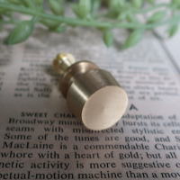 インテリアを格上げするシンプルで上質な金属つまみ