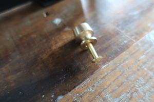 家具のカスタムにおすすめ、手触りの良い真鍮パーツ