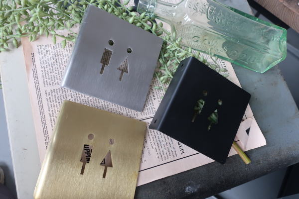 スタイリッシュなステンレス製のToiletサインプレート