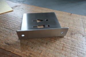 室内空間に映える10cm角の大型サイン