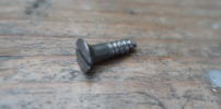 DIYや家具作りのアクセントになるマイナスネジ