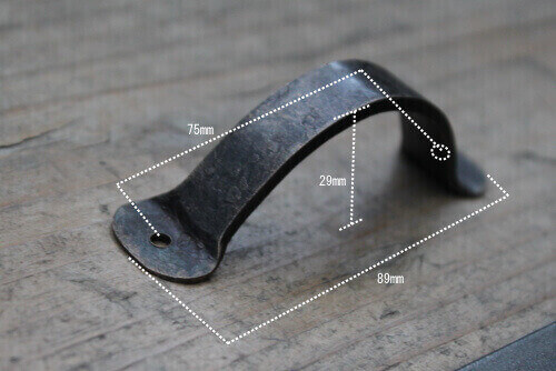 武骨な雰囲気が魅力的なハンドル