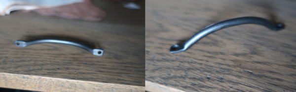 小さな扉のアクセントになる金物