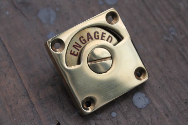 トイレのアクセントにもなるおしゃれな表示錠