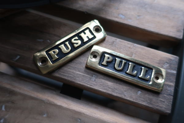 おしゃれなドアサイン