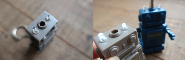 ロボットキーホルダー型の金物