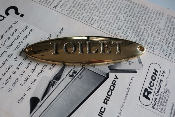 トイレのアクセントになるオシャレサイン