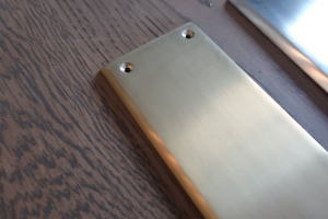 こだわりのドア製作に使いたい金物