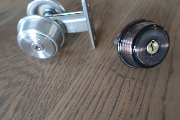 バックセットの狭いチューブラ錠