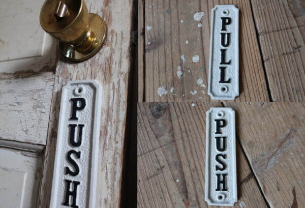 白いアンティーク調のアイアンサインプレート PULL PUSH