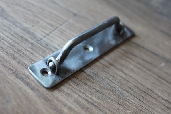 家具の引き出しに使いたいハンドル