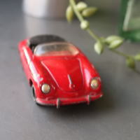 部屋に飾りタオポルシェ
