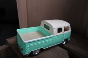 おしゃれなインテリアにもなるレトロスタイルのミニカー