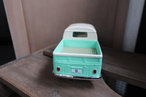 店舗ディスプレイにも映えるヴィンテージ風VWタイプのミニカー