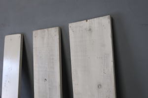 壁のDIYに使いやすいホワイト板