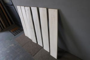 ショップのディスプレイ棚を作る