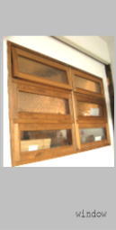 アクセントになるかわいい木製窓