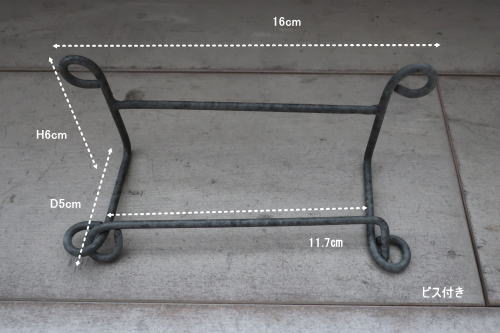 素朴なデザインのウォールペーパーハンガー