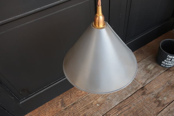 インダストリアルなシェード