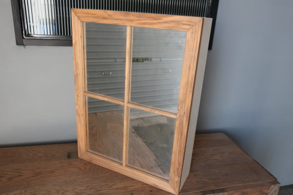 サリタニーコーナーに使ってほしいいミラーシェルフ