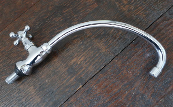 シンプルなデザインの海外製の単水栓の蛇口