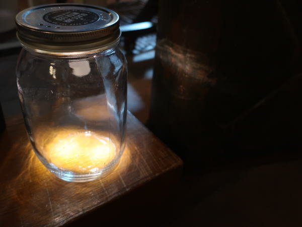 間接照明にもなるガラスジャーライト