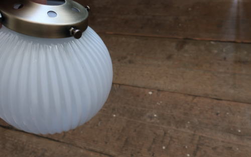 ミルクガラスのガラスシェード