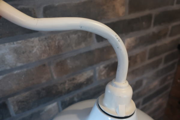 レトロ調のブラケット照明