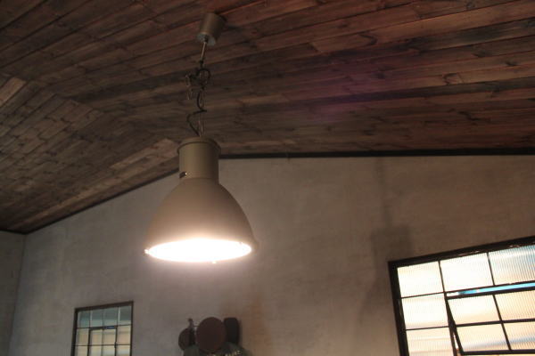 存在感のあるペンダント照明