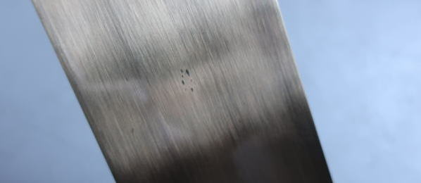 ブラス素材が魅力的なプッシュプレート