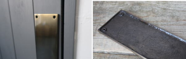 こだわりのドアにマットな真鍮押板プレート