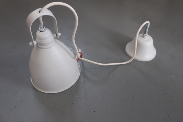 ホワイトカラーのペンダント灯具