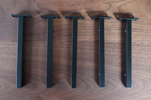 シンプルで雰囲気のありのアイアンブラケット