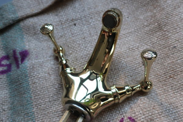 2ハンドルのお洒落な蛇口