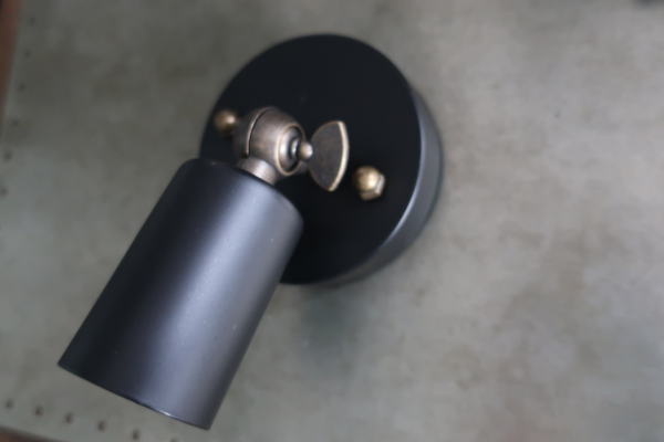 可動式のスポットライト灯具