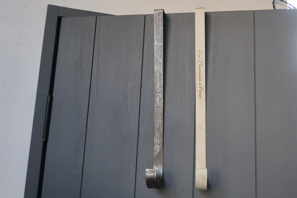 ドアに掛けるだけのバックや洋服掛けにお洒落なフック