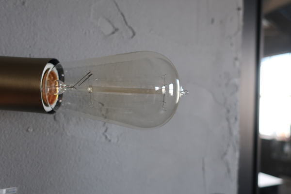 シンプルな直付けソケット灯具