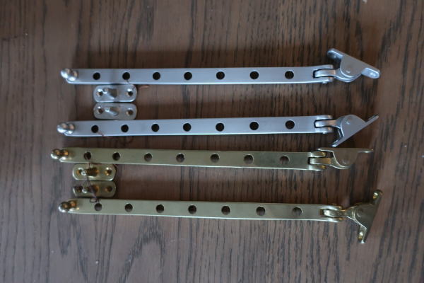 押上窓やスイング窓の開閉に七つ目ウインドウ調整アーム