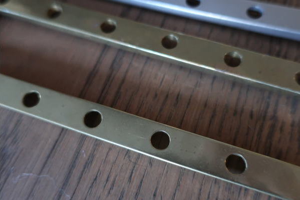 こだわりの素材の七つ目ウインドウ調整アーム